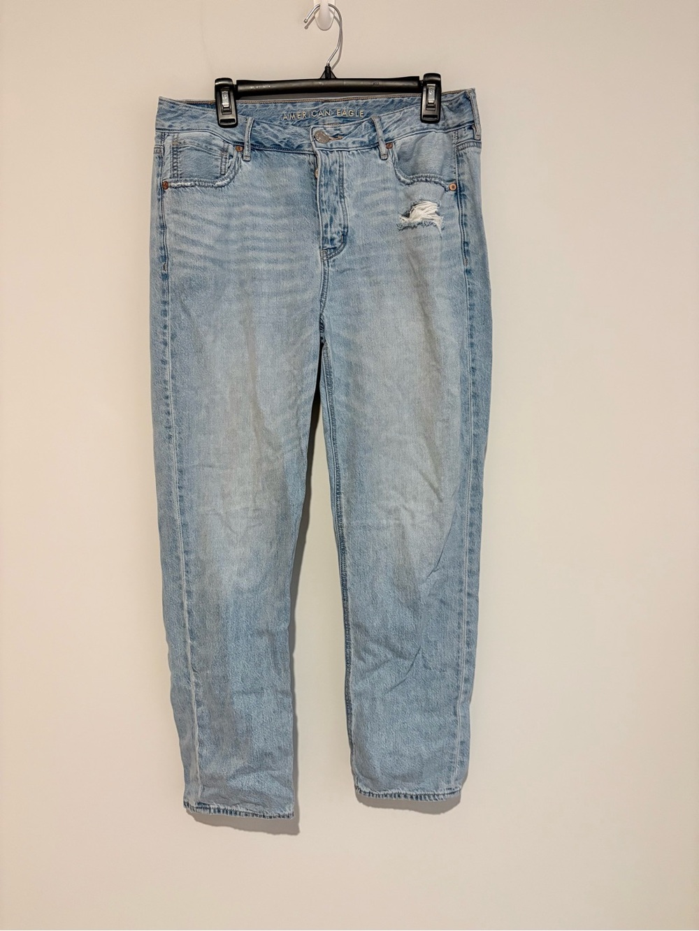 American Eagle Tomgirl Button Fly Distressed Denim Jeans light wash Size 10
